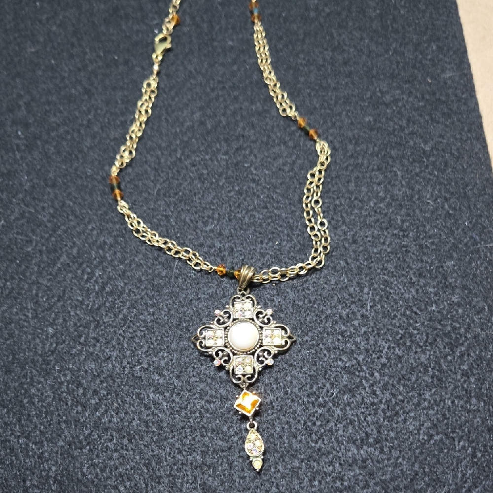 Elegant Gold and Silver Pendant Necklace